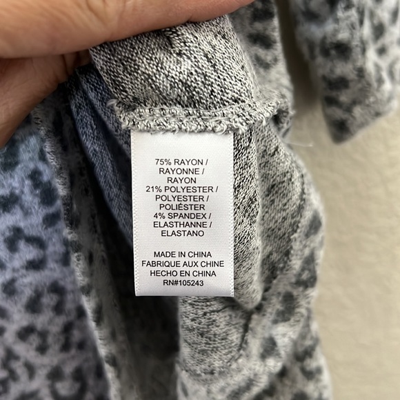 Leopard print soft top. Size 1X - Picture 5 of 5